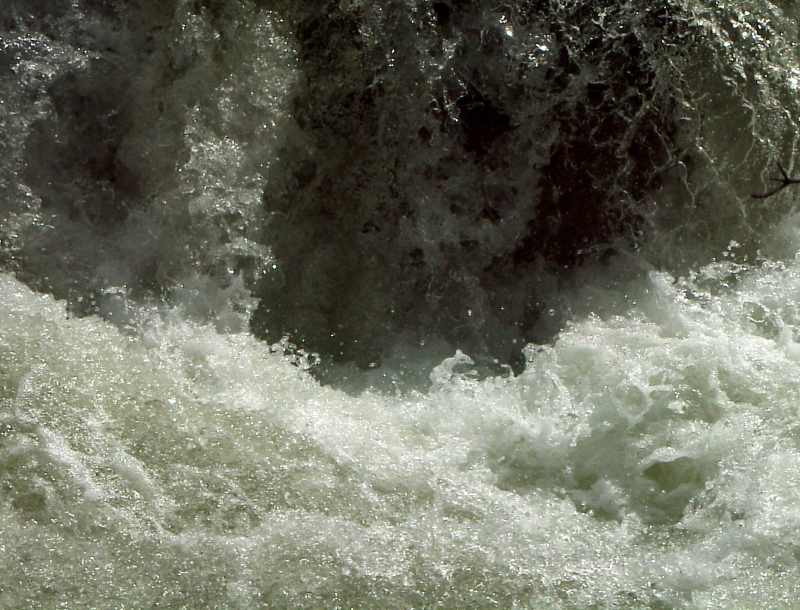 water01.jpg 62.1K